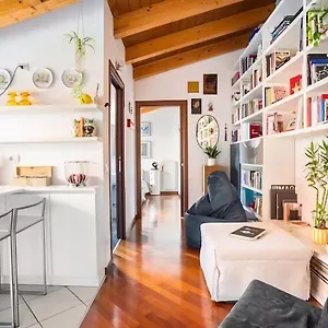 Le Domus Milano_attic With Terrace Appartamento Milano